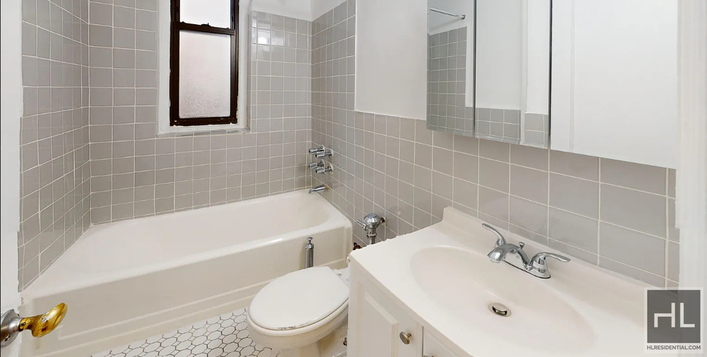 East 87 Street - Photo 3
