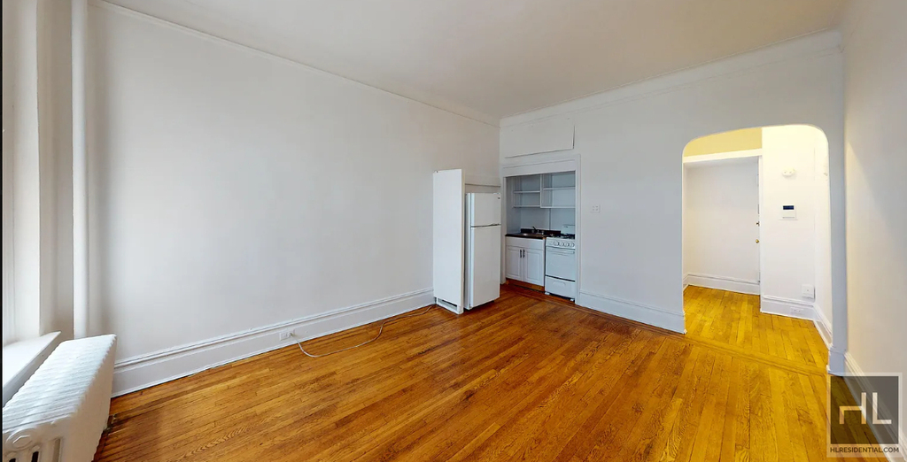 East 87 Street - Photo 1