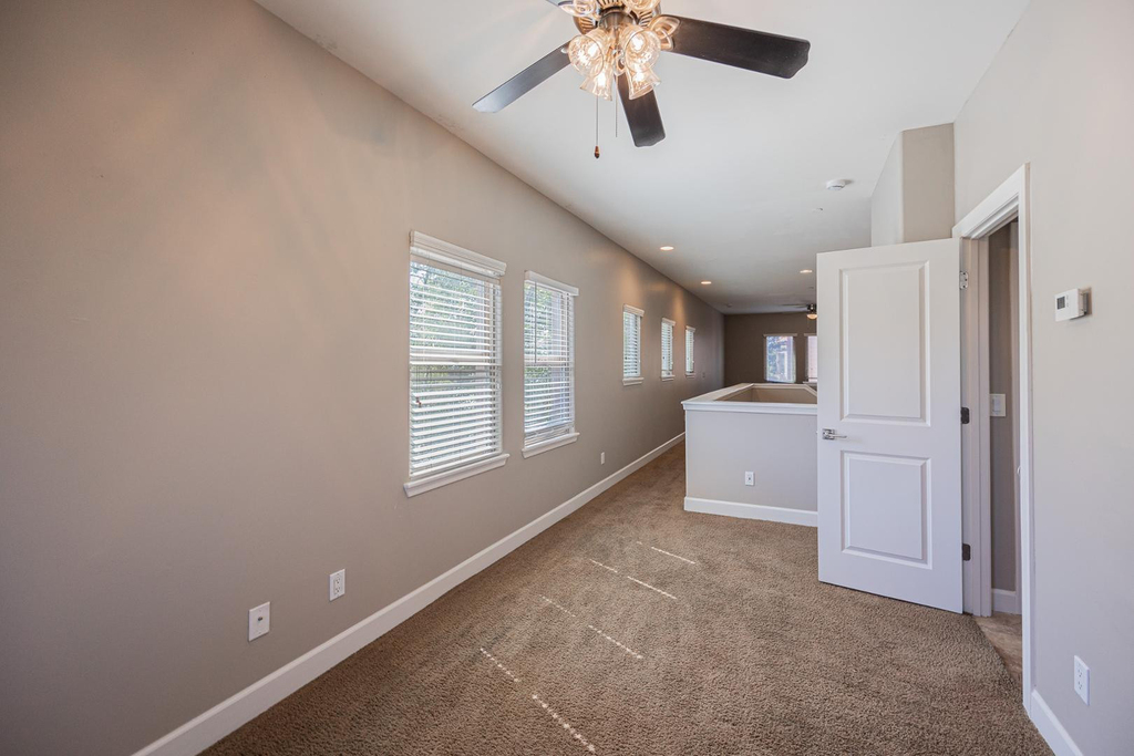 563 W 6th Street - Photo 15