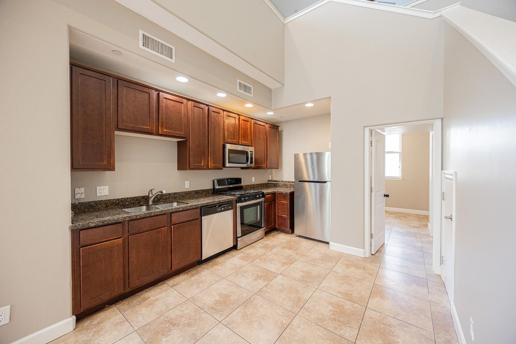 563 W 6th Street - Photo 6