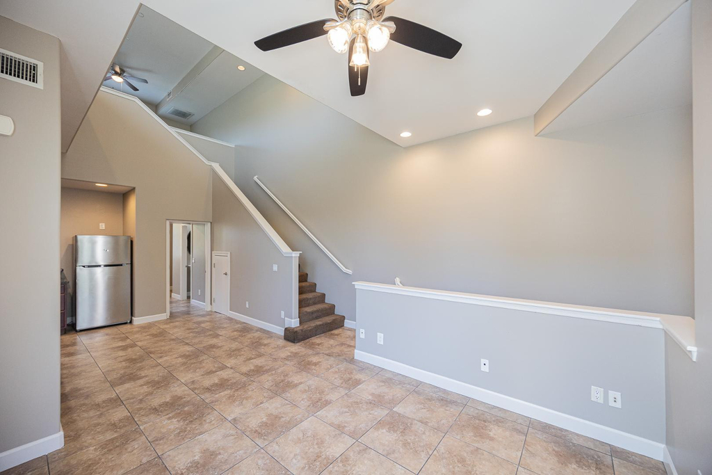 563 W 6th Street - Photo 5