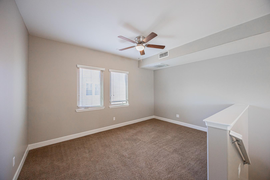 563 W 6th Street - Photo 12