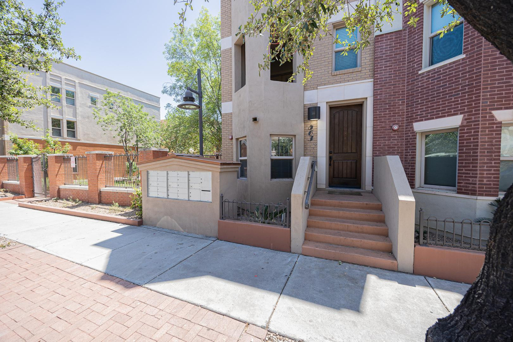 563 W 6th Street - Photo 0