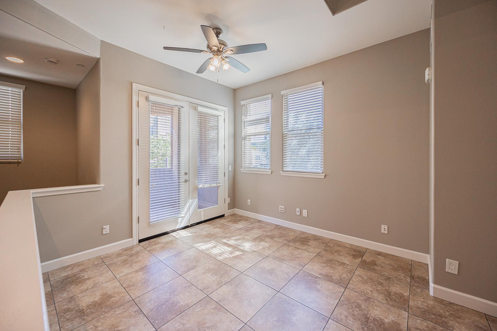 563 W 6th Street - Photo 3