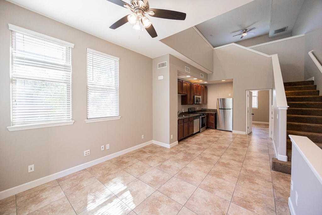563 W 6th Street - Photo 4
