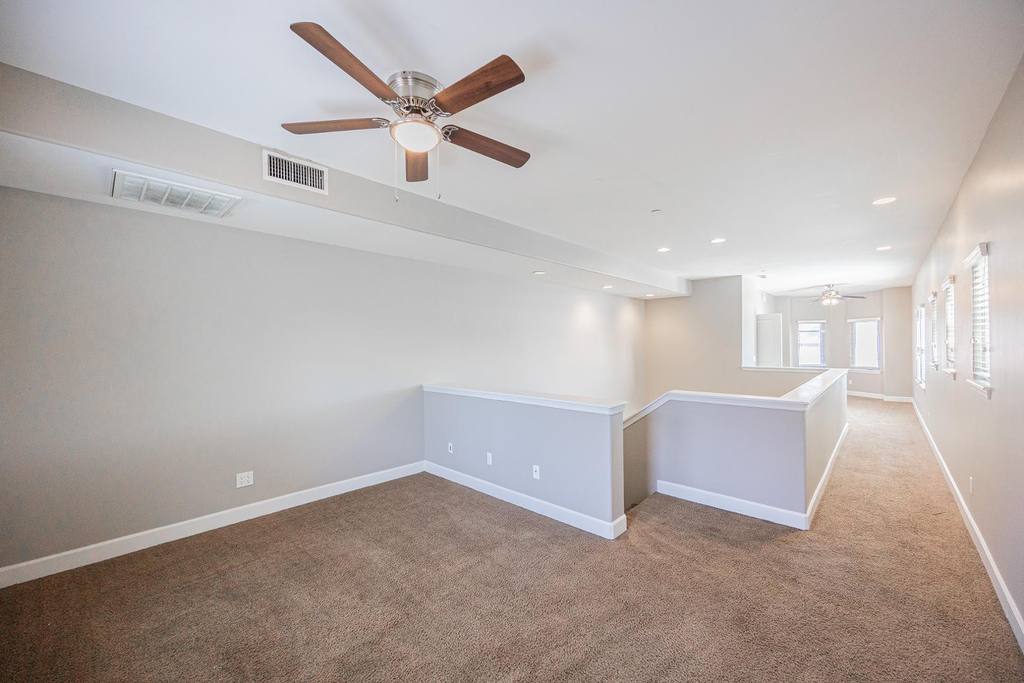 563 W 6th Street - Photo 13