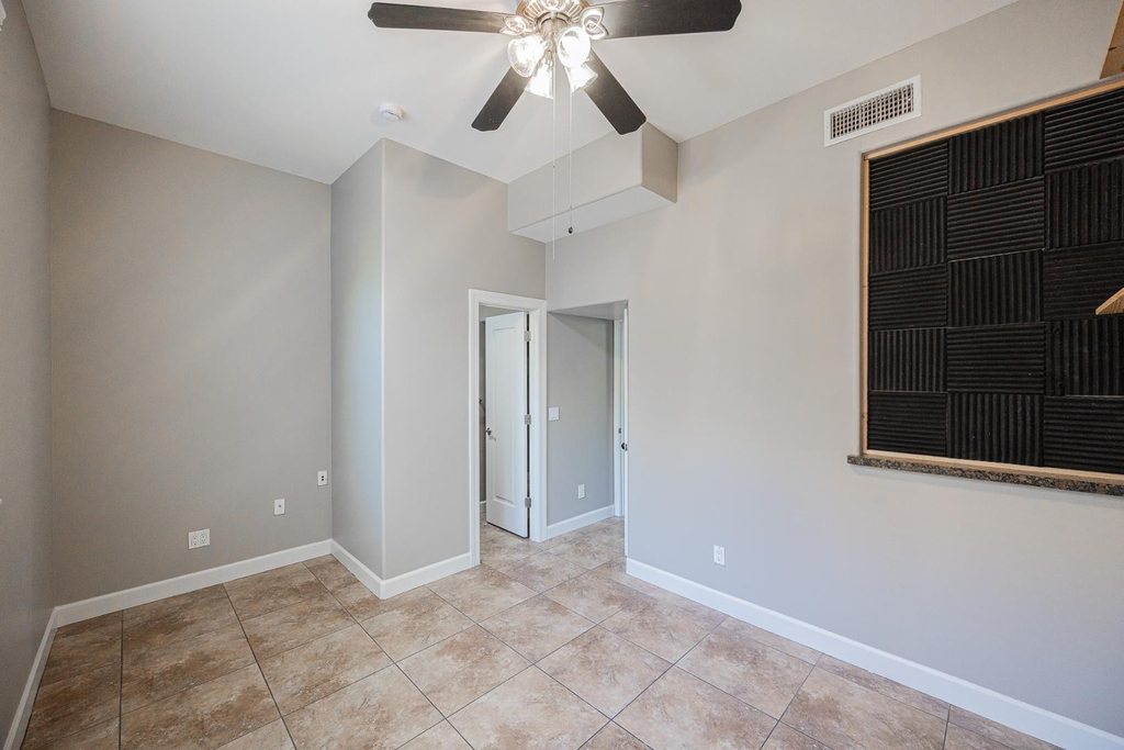 563 W 6th Street - Photo 18