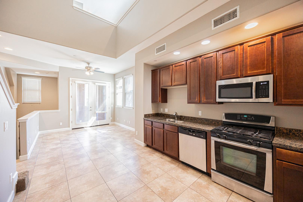 563 W 6th Street - Photo 7