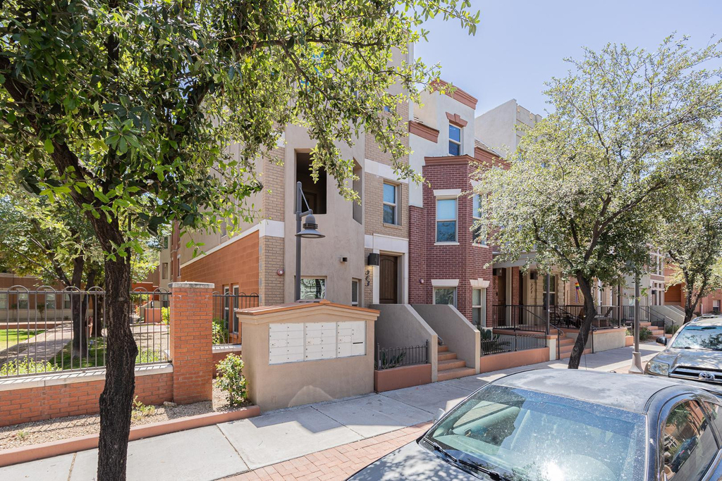 563 W 6th Street - Photo 2