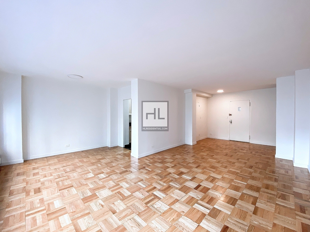 East 55th Street - Photo 1