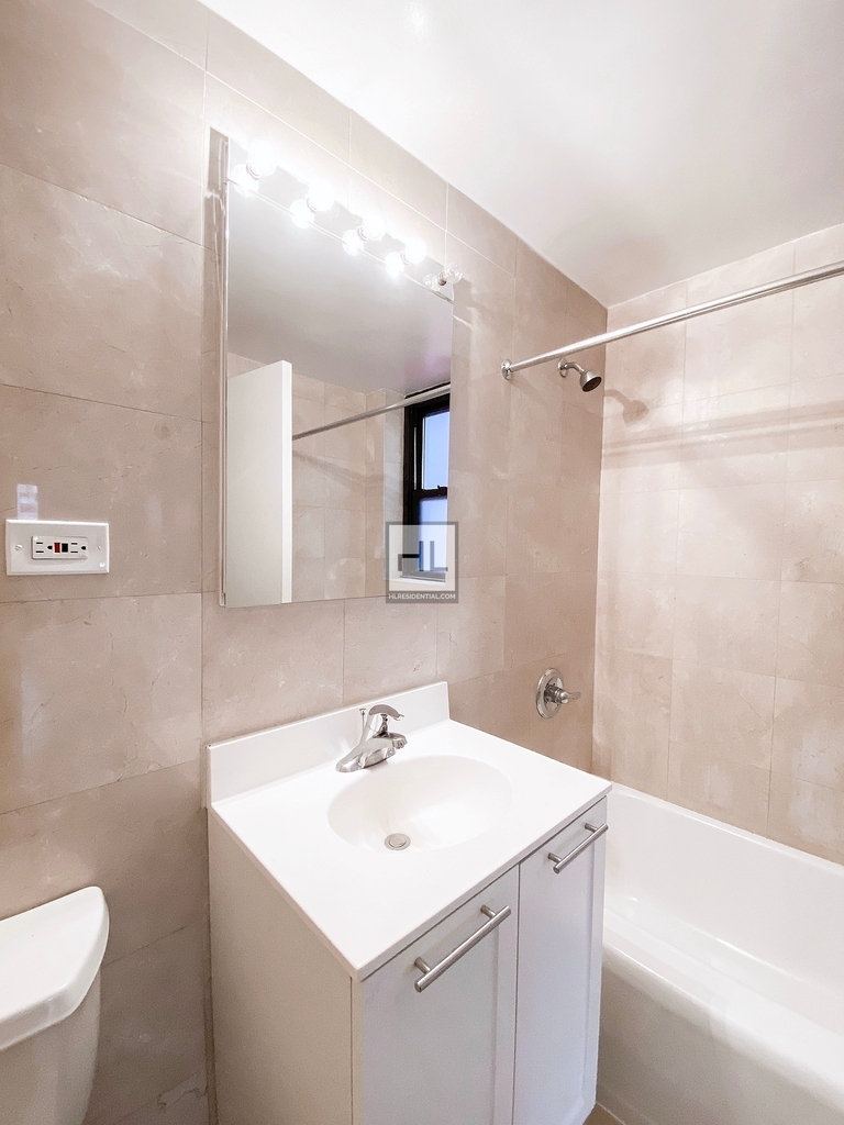 East 55th Street - Photo 5