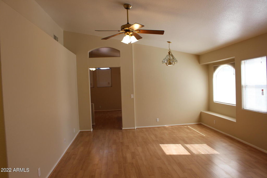 807 W Kesler Lane - Photo 2