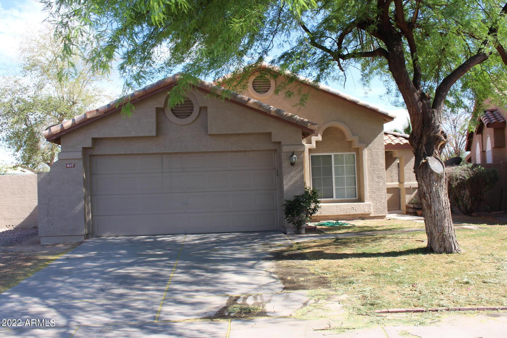 807 W Kesler Lane - Photo 0