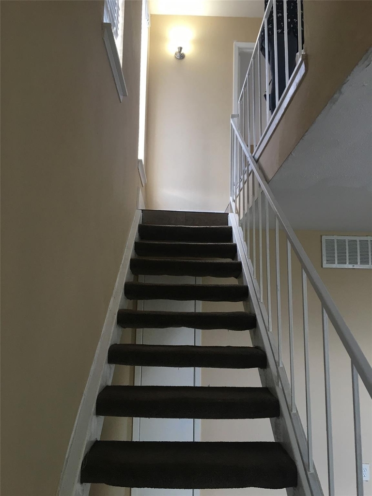 5625 Antoine Drive - Photo 8