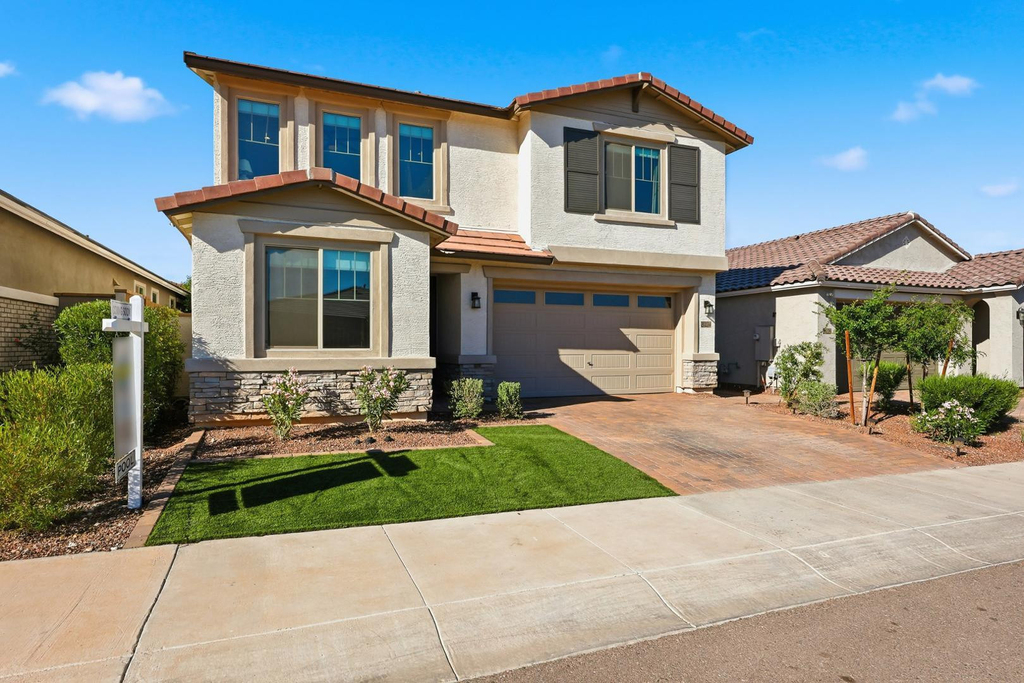 20234 W Turney Avenue - Photo 1