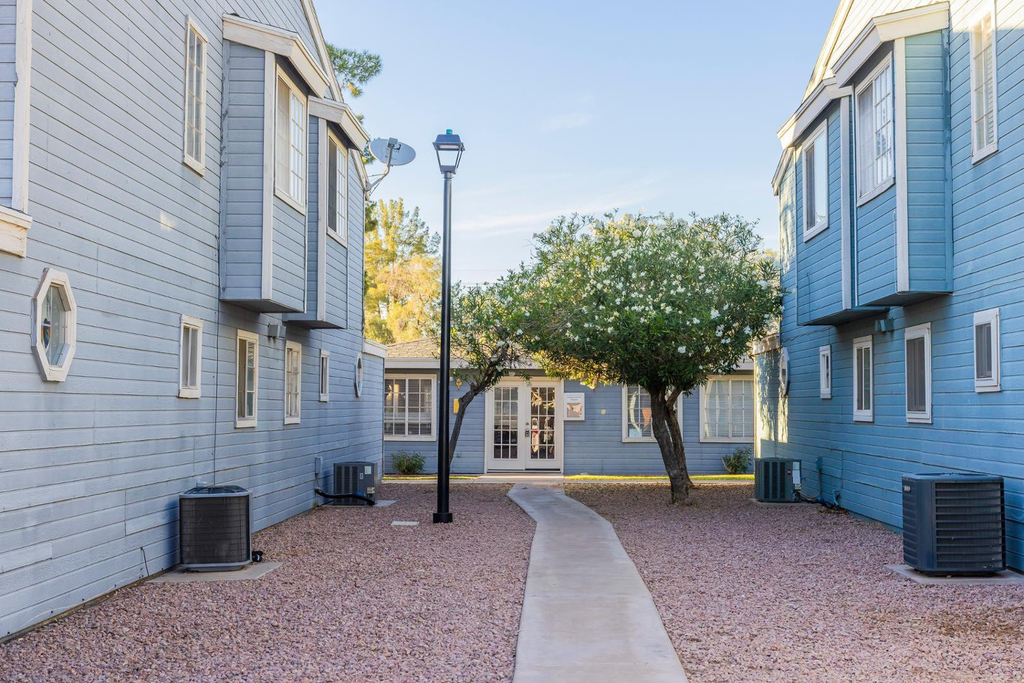 2301 E University Drive - Photo 21