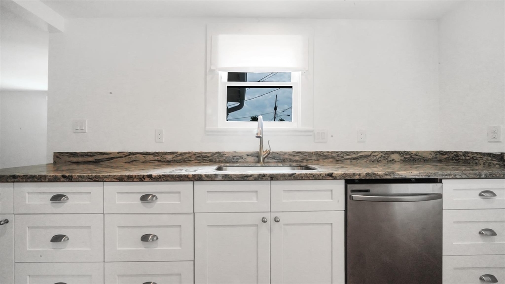 129 E 31st 1/2 Street - Photo 9