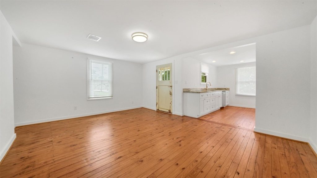 129 E 31st 1/2 Street - Photo 4