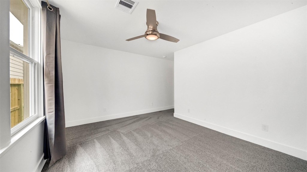 129 E 31st 1/2 Street - Photo 14
