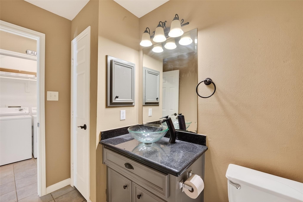 2804 Chenevert Street - Photo 7