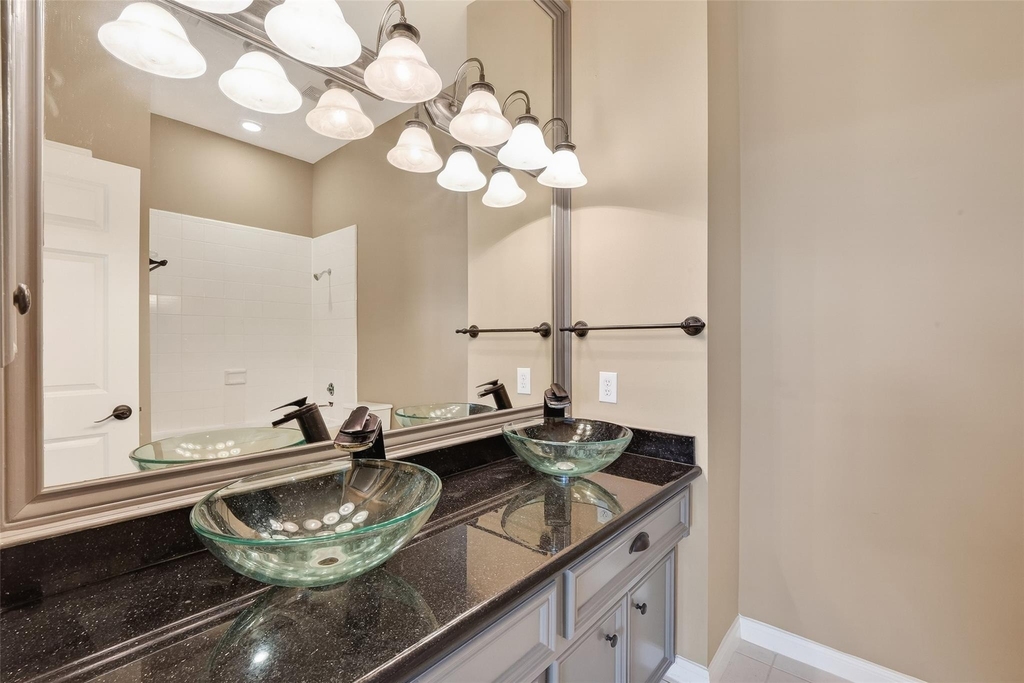 2804 Chenevert Street - Photo 30