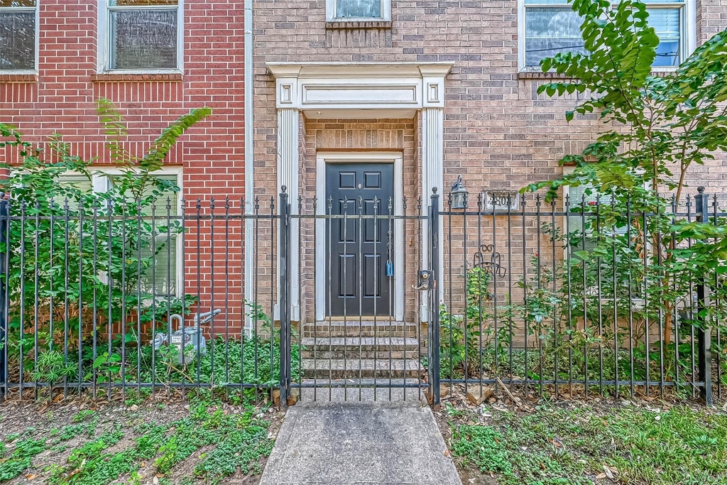 2804 Chenevert Street - Photo 1