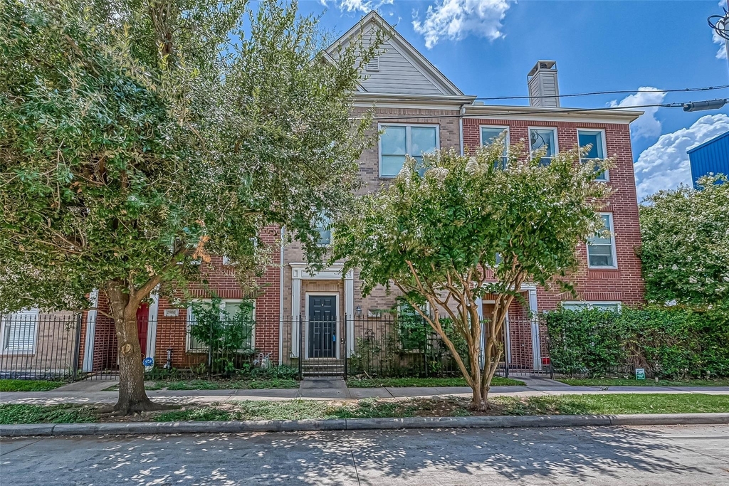 2804 Chenevert Street - Photo 0