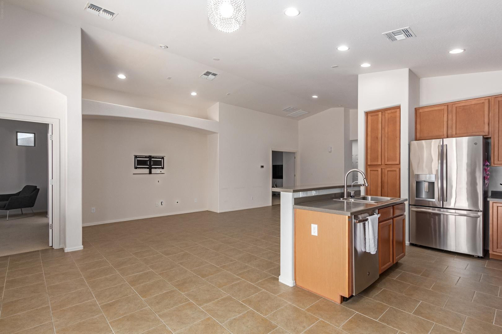 15273 W Edgemont Avenue - Photo 8