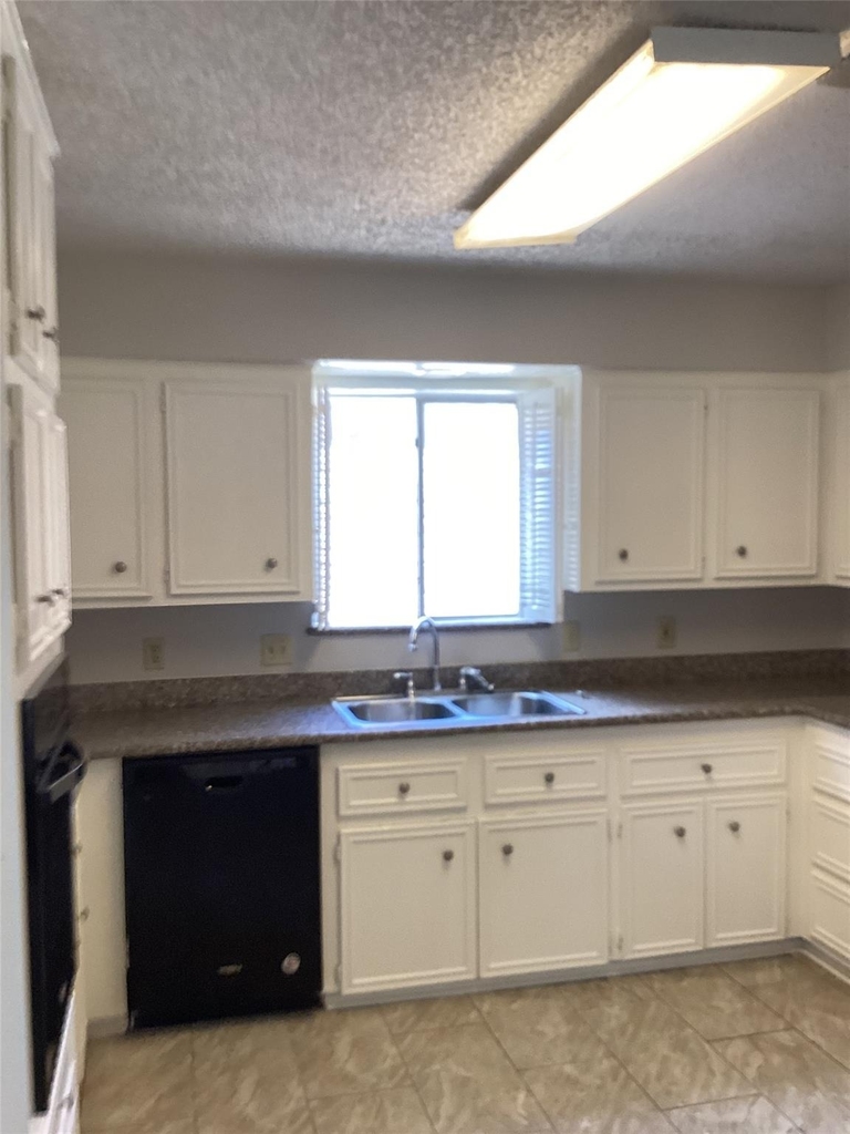7818 Vickijohn Drive - Photo 3