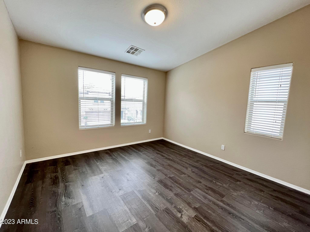 5911 S 35th Place - Photo 8