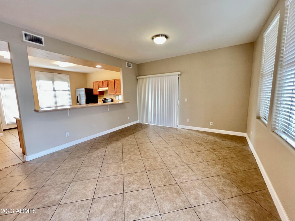 5911 S 35th Place - Photo 2