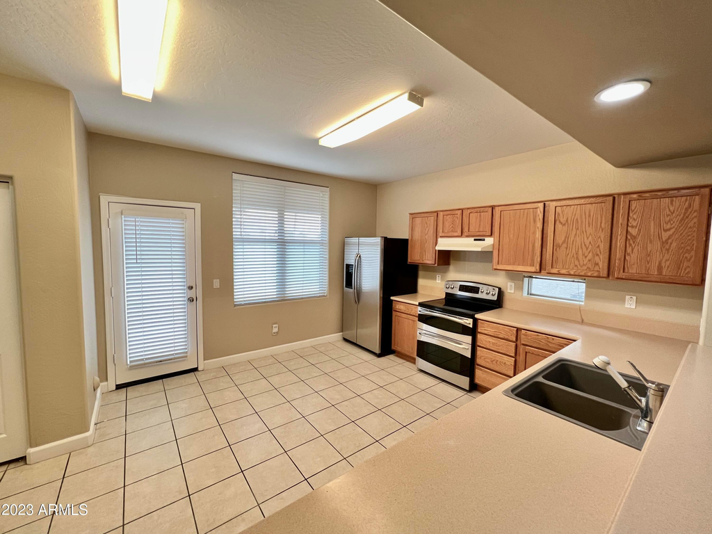 5911 S 35th Place - Photo 3