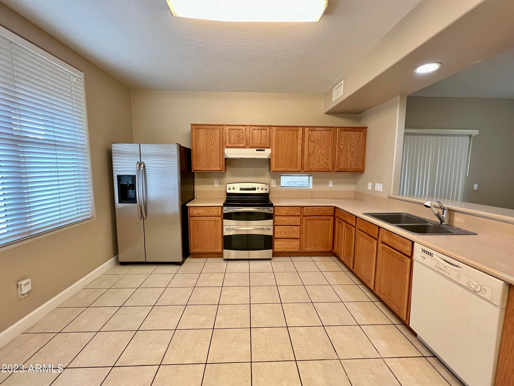 5911 S 35th Place - Photo 4