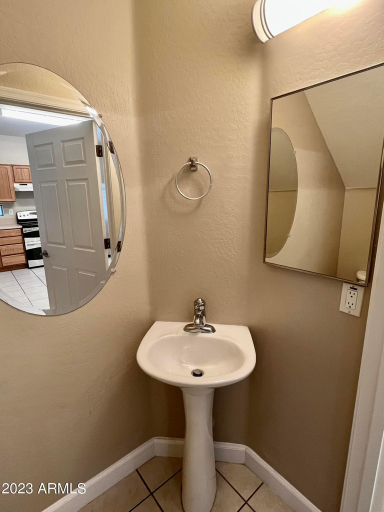 5911 S 35th Place - Photo 5