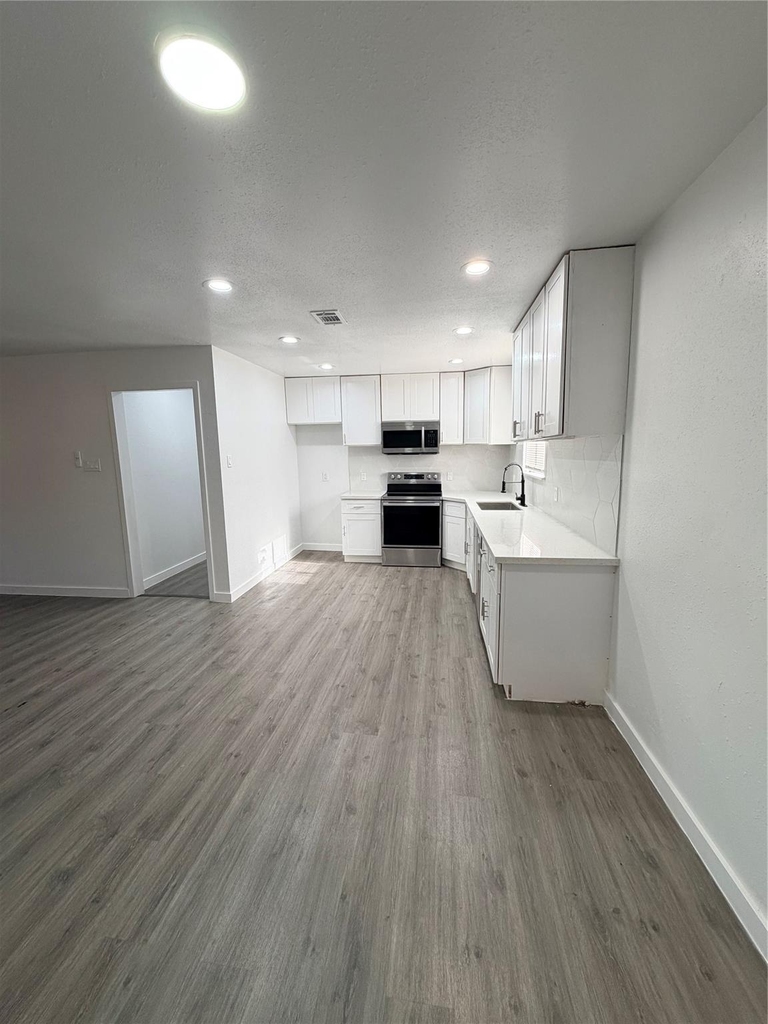 2426 Dupont Street - Photo 2
