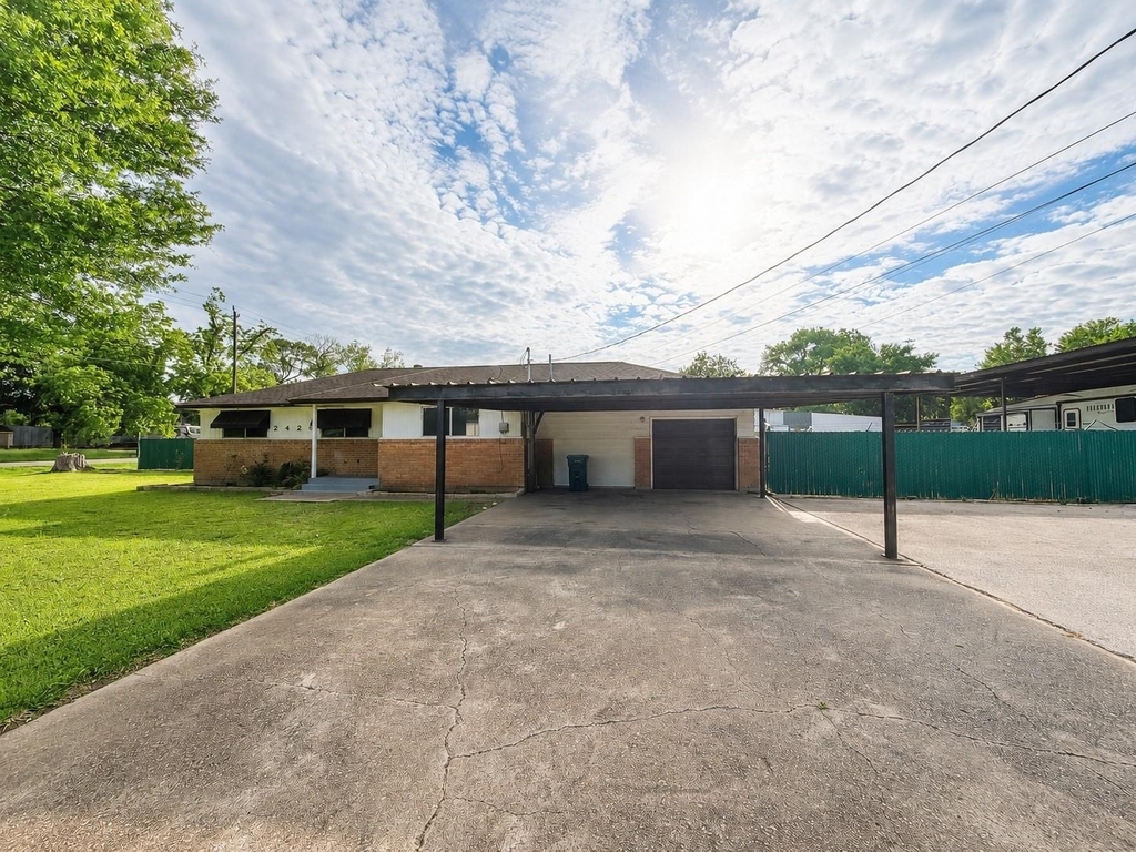 2426 Dupont Street - Photo 0