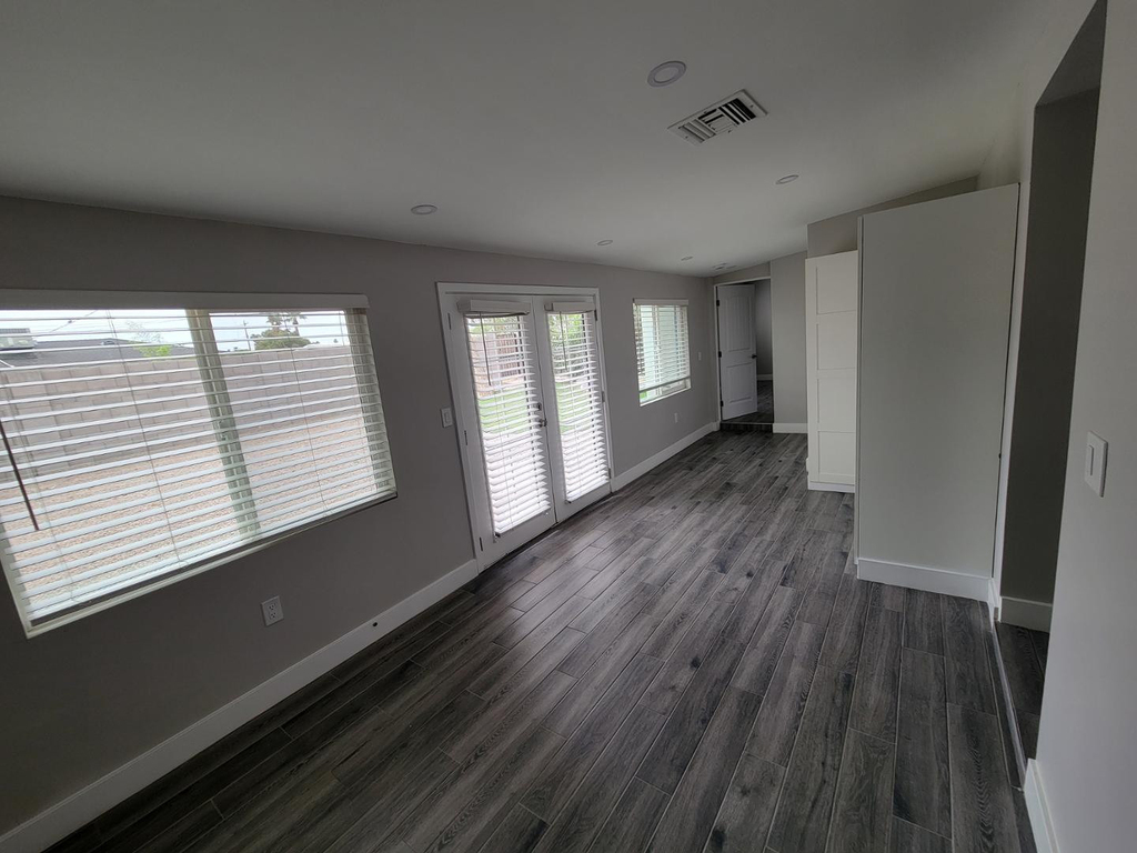 535 W 15th Street - Photo 3