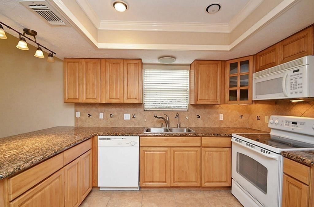 3130 Frontier Drive - Photo 7