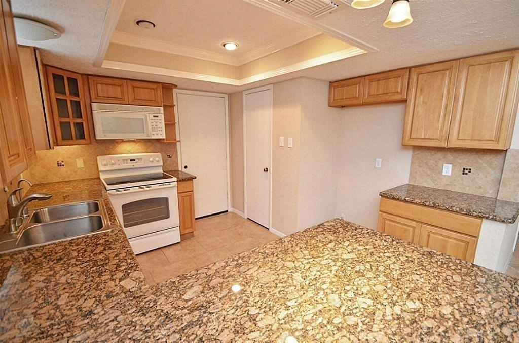 3130 Frontier Drive - Photo 4