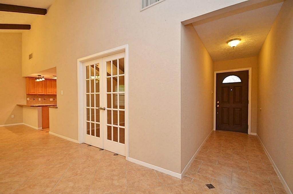 3130 Frontier Drive - Photo 2