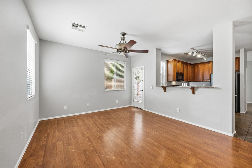 1637 S Wildrose - Photo 2