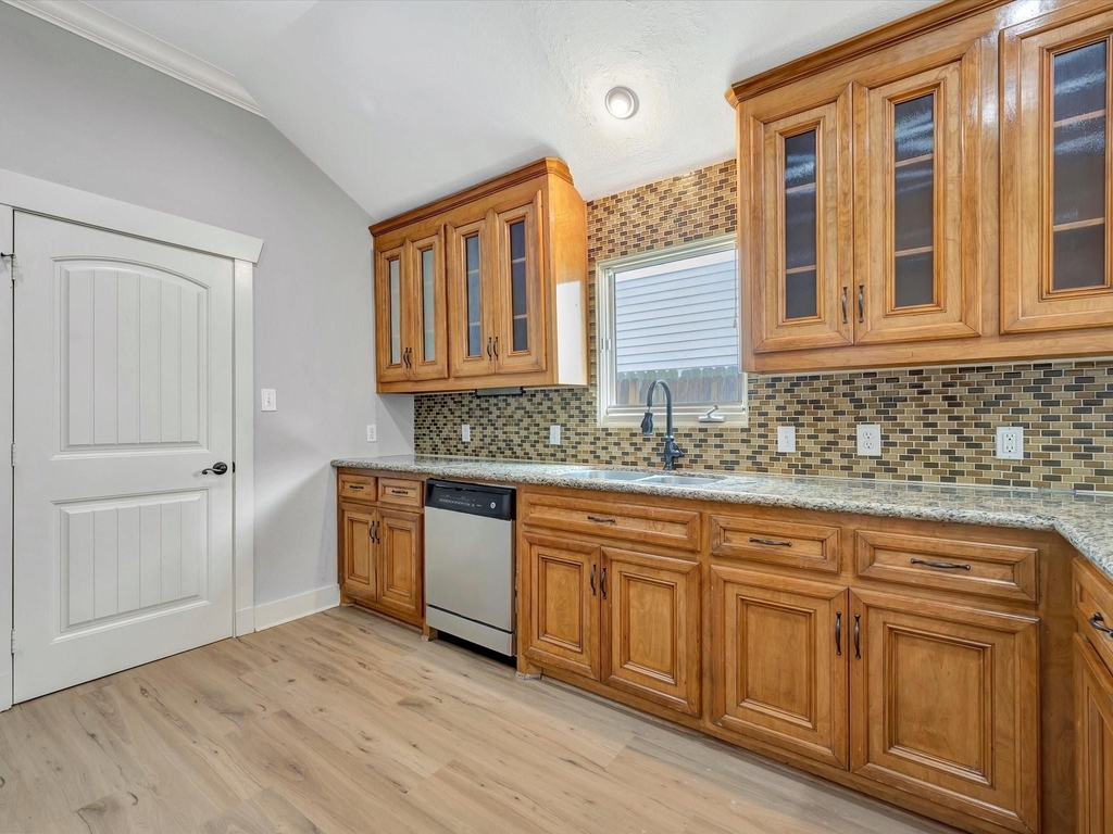 4628 Kermit Street - Photo 9
