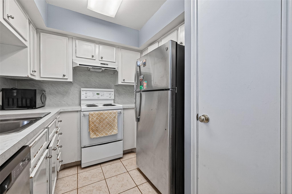 6470 Bayou Glen Road - Photo 6
