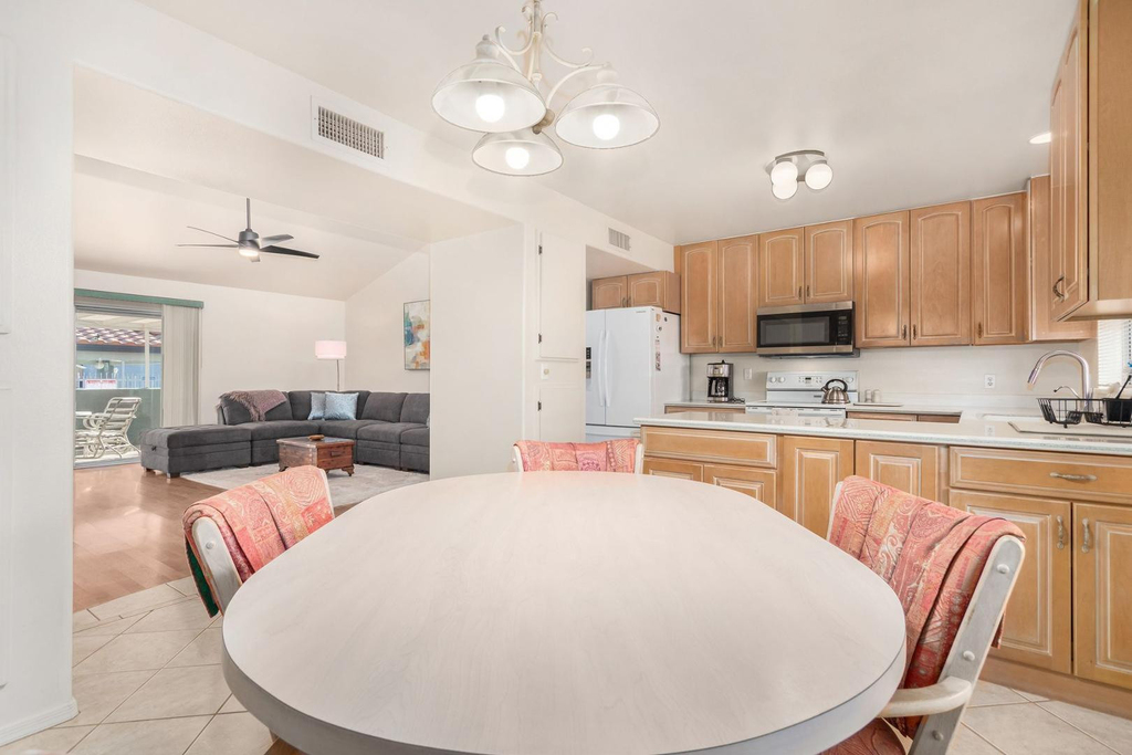 220 N 22nd Place - Photo 23