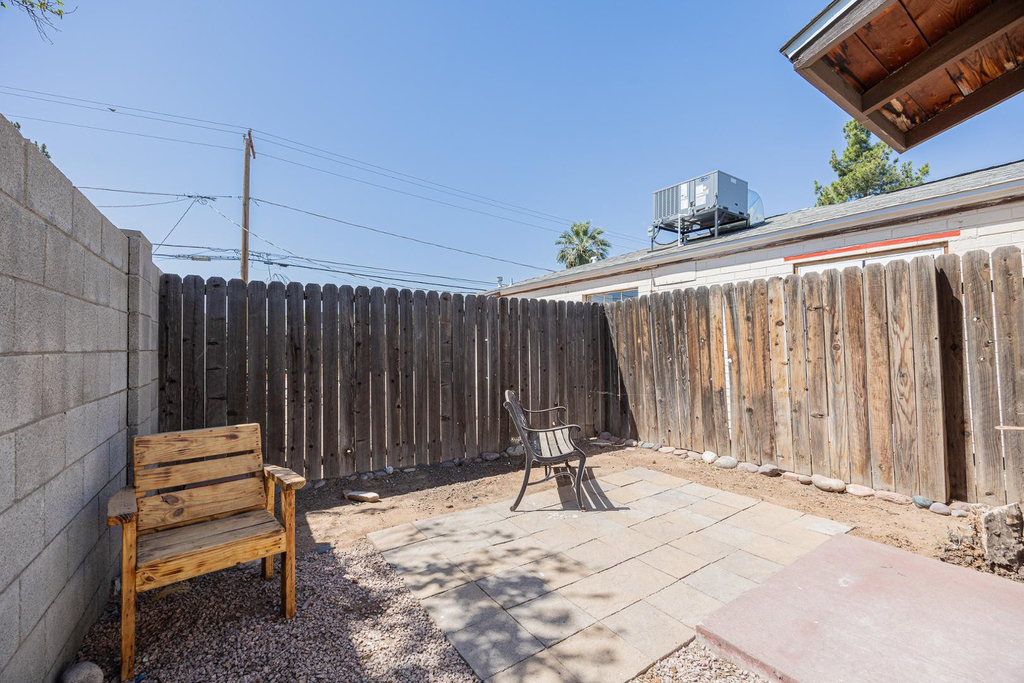 2449 E Fairmount Avenue - Photo 21