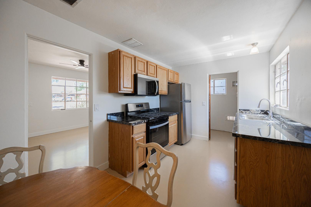 2449 E Fairmount Avenue - Photo 7