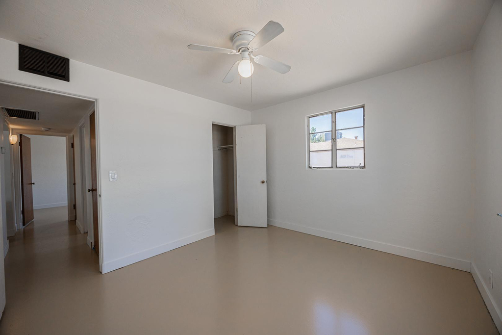2449 E Fairmount Avenue - Photo 18