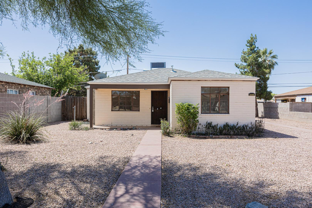 2449 E Fairmount Avenue - Photo 1