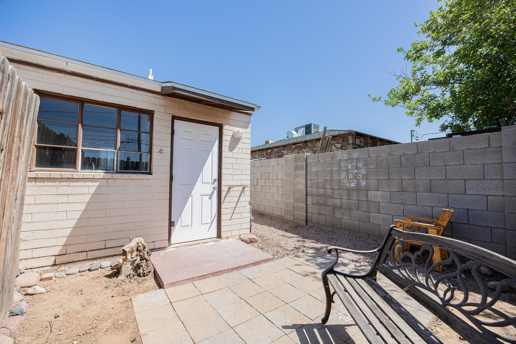 2449 E Fairmount Avenue - Photo 22