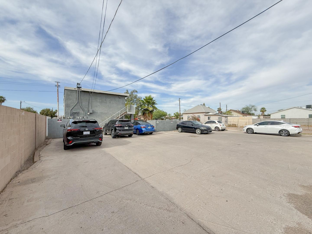 909 E Roosevelt Street - Photo 1